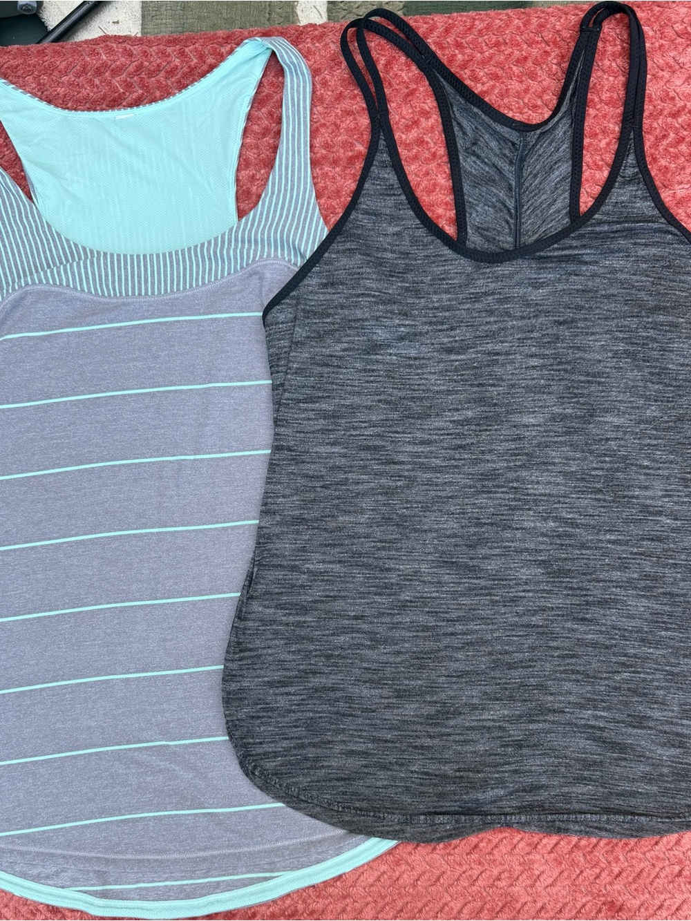 Lululemon women’s set of 2 Tank Tops - Gray and Light Aqua size 6